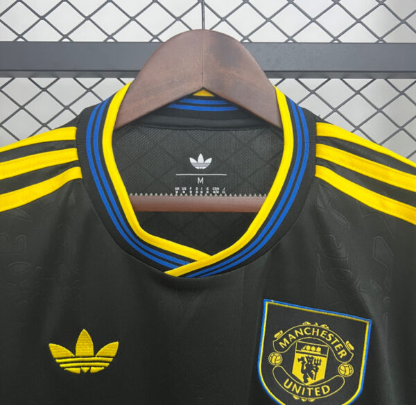 MANCHESTER UNITED ALTERNATIVA 25/26 - Imagen 3