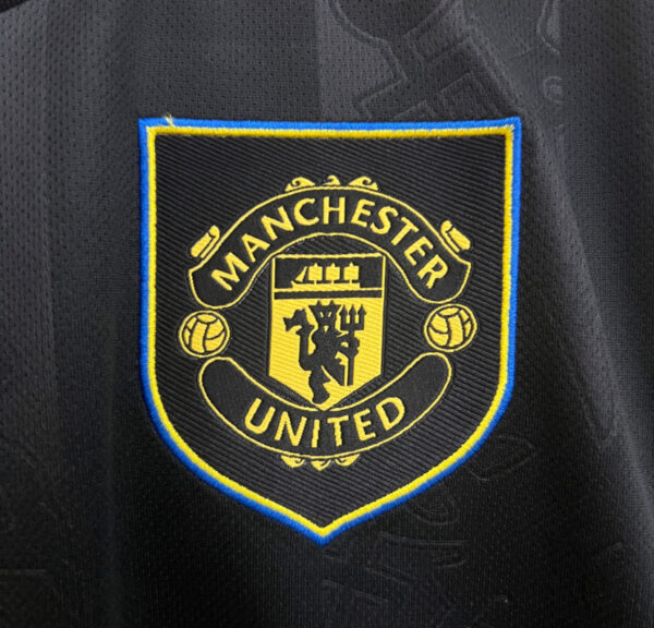MANCHESTER UNITED ALTERNATIVA 25/26 - Imagen 4