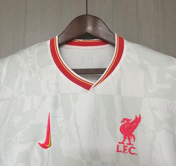 LIVERPOOL ALTERNATIVA 2025 - Imagen 2