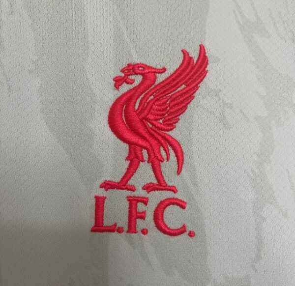 LIVERPOOL ALTERNATIVA 2025 - Imagen 3