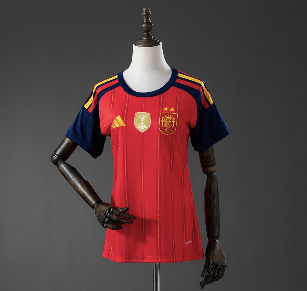 ESPAÑA MUJER 26/27